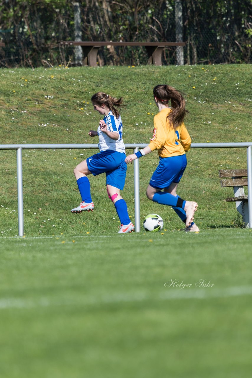 Bild 63 - B-Juniorinnen Bramstedter TS - SSV Hennstedt : Ergebnis: 3:7